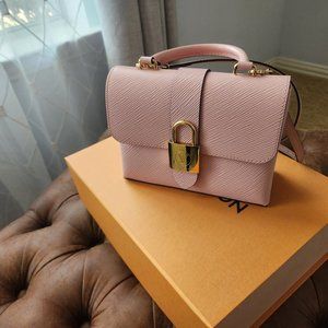 Louis Vuitton purse in pink!